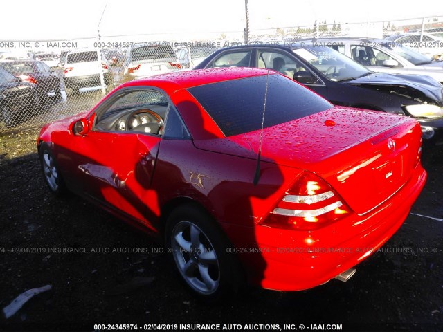 WDBKK65F91F213898 - 2001 MERCEDES-BENZ SLK 320 RED photo 3