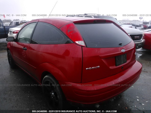 3FAFP31N65R136115 - 2005 FORD FOCUS ZX3 RED photo 3