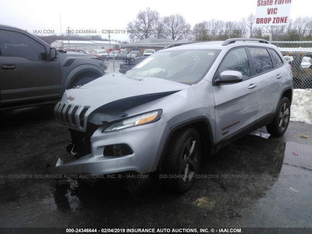 1C4PJMCB0GW285189 - 2016 JEEP CHEROKEE LATITUDE SILVER photo 2