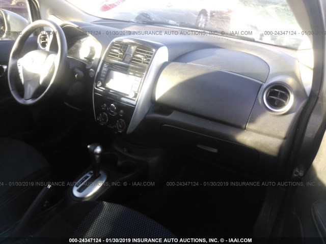 3N1CE2CP1FL395940 - 2015 NISSAN VERSA NOTE S/S PLUS/SV/SL/SR GRAY photo 5