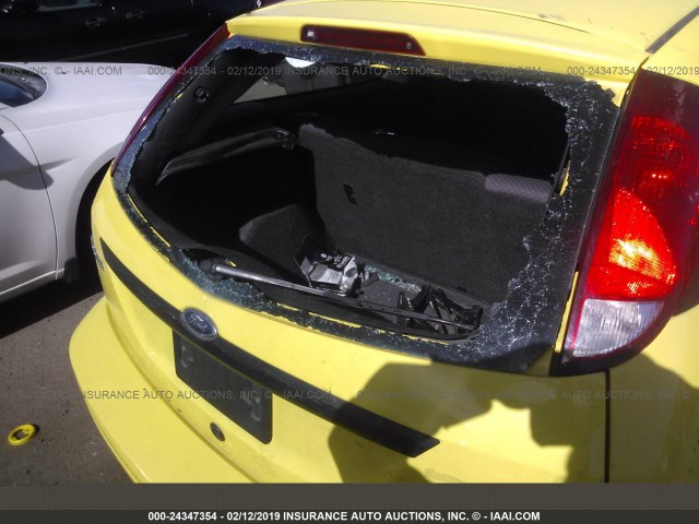 3FAFP31N85R151909 - 2005 FORD FOCUS ZX3 YELLOW photo 6