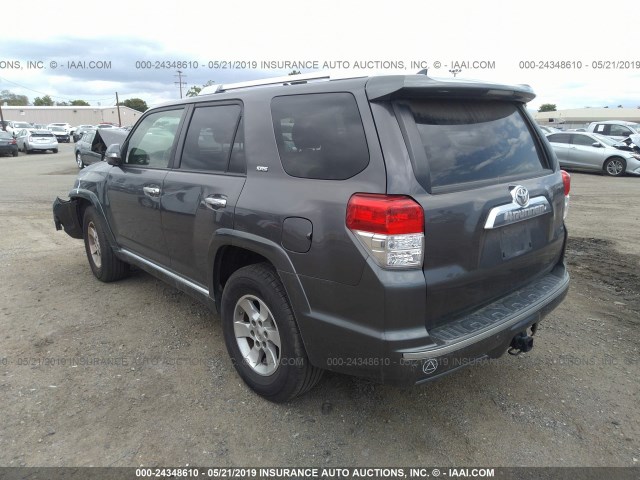 JTEZU5JR2D5053518 - 2013 TOYOTA 4RUNNER SR5/LIMITED GRAY photo 3