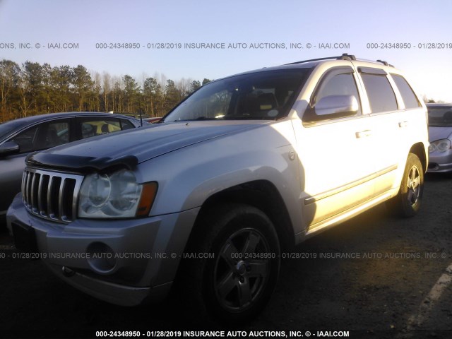 1J8HR68206C326480 - 2006 JEEP GRAND CHEROKEE OVERLAND SILVER photo 2