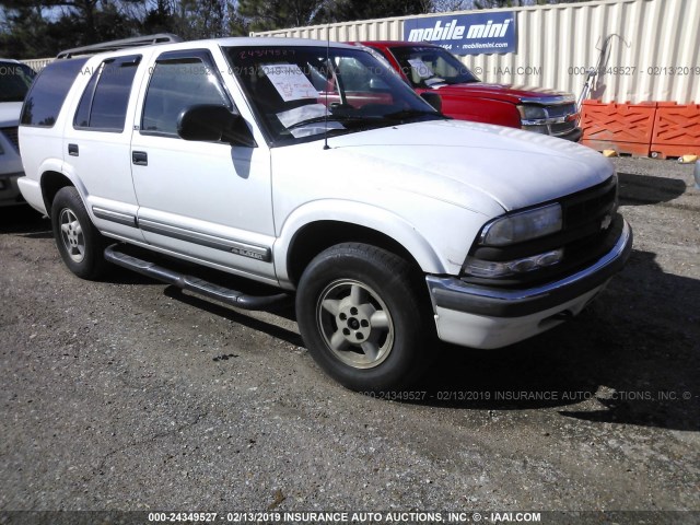 1GNDT13W712143216 - 2001 CHEVROLET BLAZER WHITE photo 1