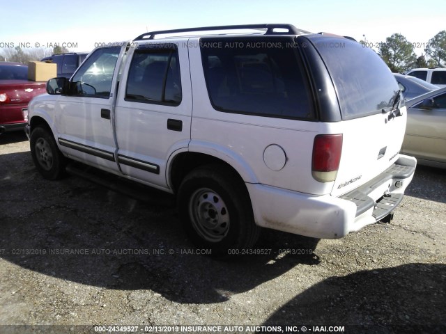 1GNDT13W712143216 - 2001 CHEVROLET BLAZER WHITE photo 3