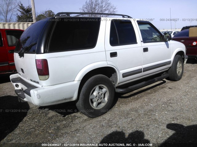 1GNDT13W712143216 - 2001 CHEVROLET BLAZER WHITE photo 4