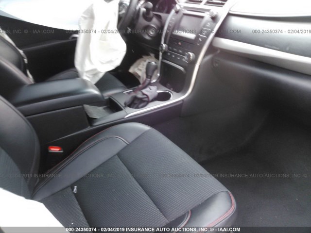 4T1BF1FKXHU711808 - 2017 TOYOTA CAMRY LE/XLE/SE/XSE MAROON photo 5