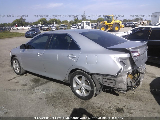 4T1BF1FK8CU012041 - 2012 TOYOTA CAMRY SE/LE/XLE 银色 照片 3
