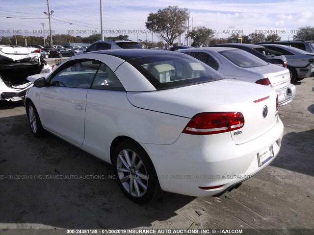 WVWBW8AH3DV002263 - 2013 VOLKSWAGEN EOS KOMFORT/SPORT WHITE photo 3