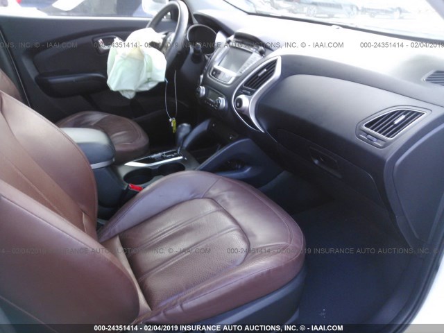 KM8JU3AC0DU616620 - 2013 HYUNDAI TUCSON GLS/LIMITED თეთრი ფოტო 5