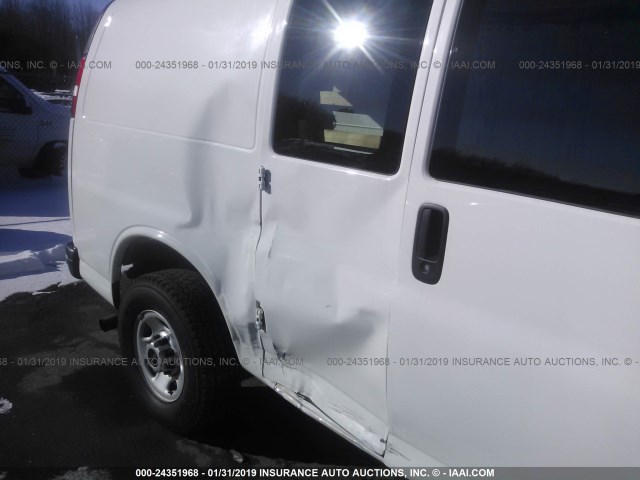 1GTW7AFF6G1901787 - 2016 GMC SAVANA G2500 WHITE photo 6