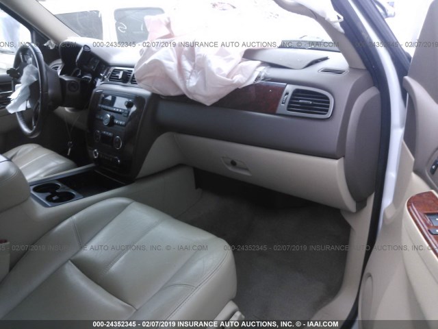 1GNSCBE03DR160077 - 2013 CHEVROLET TAHOE C1500 LT WHITE photo 5