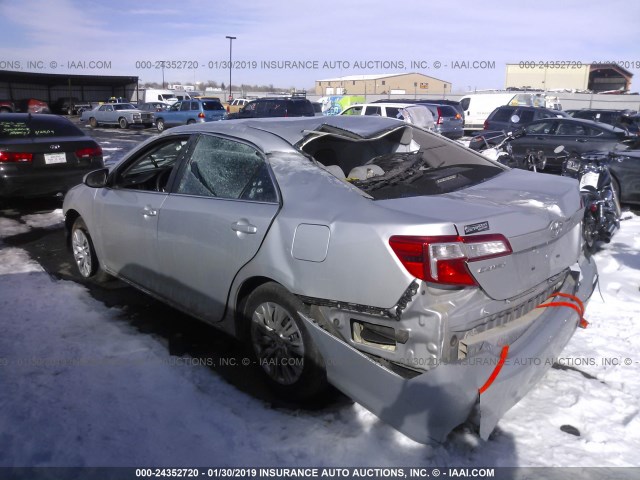4T1BF1FK5EU403473 - 2014 TOYOTA CAMRY L/SE/LE/XLE 银色 照片 3