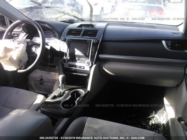 4T1BF1FK5EU403473 - 2014 TOYOTA CAMRY L/SE/LE/XLE 银色 照片 5