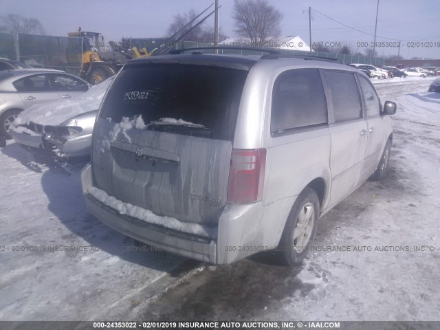 2D4RN5D13AR135573 - 2010 DODGE GRAND CARAVAN SXT SILVER photo 4