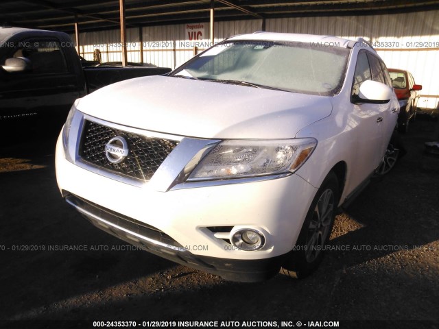 5N1AR2MN3DC659346 - 2013 NISSAN PATHFINDER S/SV/SL/PLATINUM WHITE photo 2