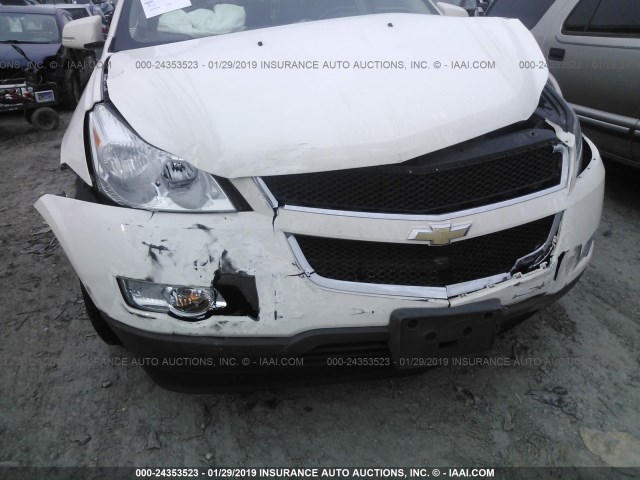 1GNLVFEDXAJ263323 - 2010 CHEVROLET TRAVERSE LT WHITE photo 6