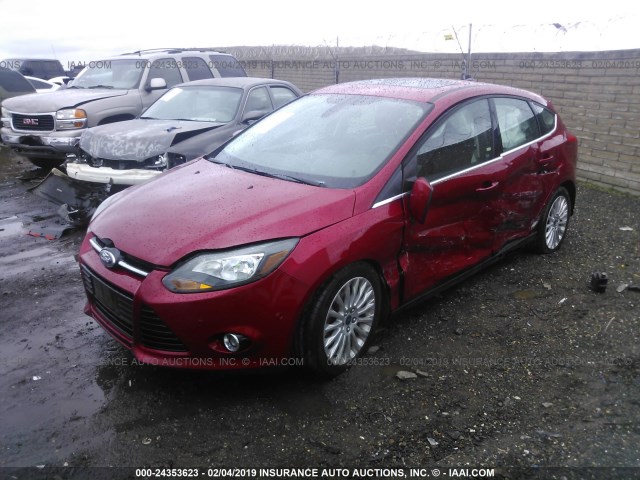 1FAHP3N24CL356440 - 2012 FORD FOCUS TITANIUM RED photo 2