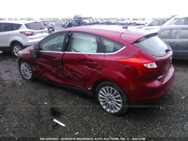 1FAHP3N24CL356440 - 2012 FORD FOCUS TITANIUM RED photo 3