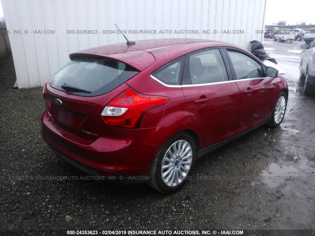 1FAHP3N24CL356440 - 2012 FORD FOCUS TITANIUM RED photo 4