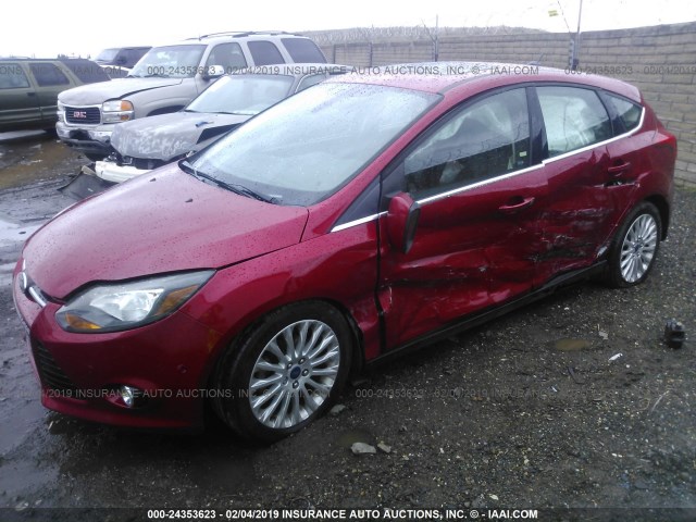 1FAHP3N24CL356440 - 2012 FORD FOCUS TITANIUM RED photo 6