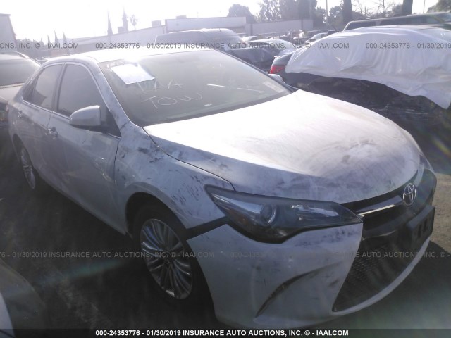 4T1BF1FK5FU108343 - 2015 TOYOTA CAMRY LE/XLE/SE/XSE WHITE photo 1