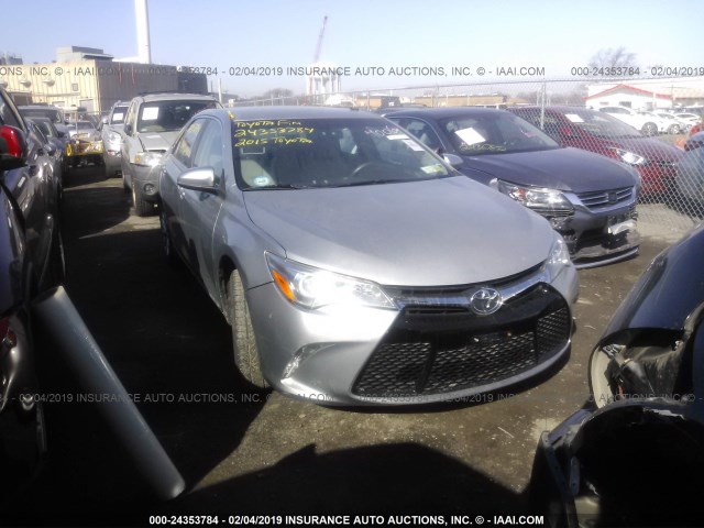 4T4BF1FK0FR474006 - 2015 TOYOTA CAMRY LE/XLE/SE/XSE SILVER photo 1