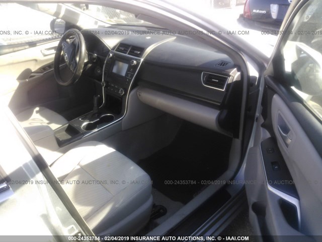 4T4BF1FK0FR474006 - 2015 TOYOTA CAMRY LE/XLE/SE/XSE SILVER photo 5