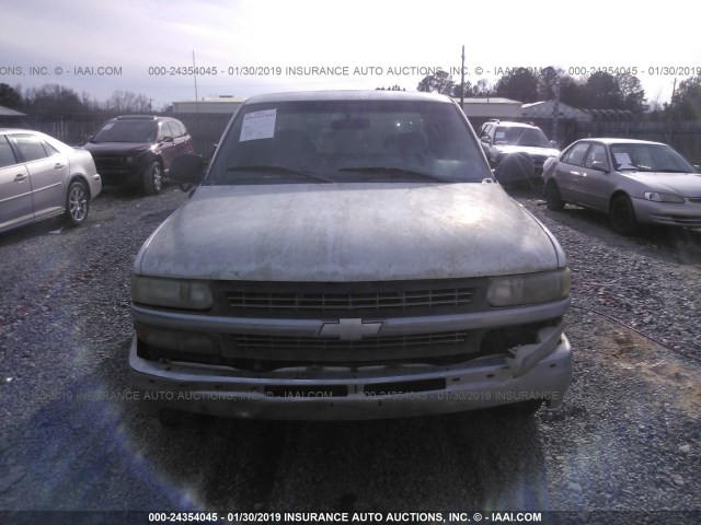 2GCEC19V511145476 - 2001 CHEVROLET SILVERADO C1500 WHITE photo 6