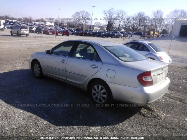 4T1BE30K03U654583 - 2003 TOYOTA CAMRY LE/XLE/SE SILVER photo 3