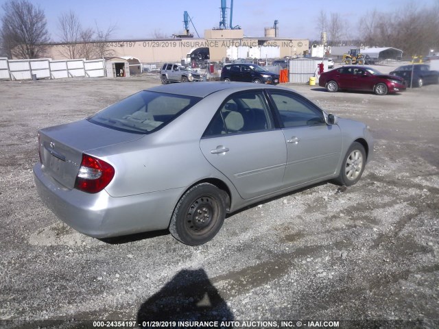 4T1BE30K03U654583 - 2003 TOYOTA CAMRY LE/XLE/SE SILVER photo 4