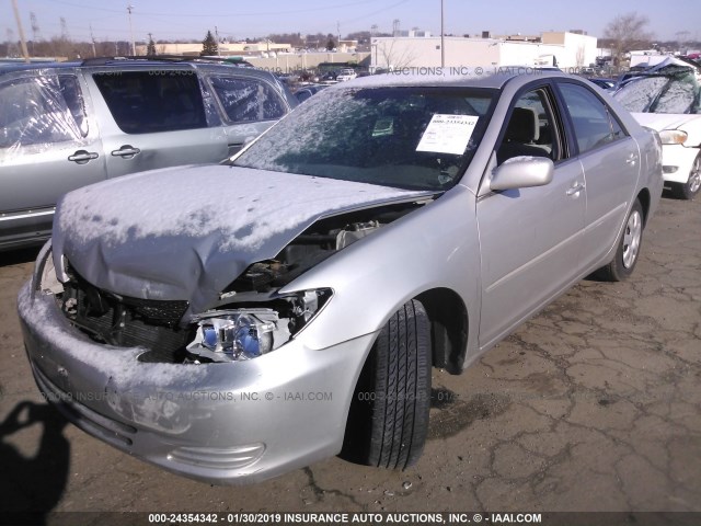 4T1BE32K13U768296 - 2003 TOYOTA CAMRY LE/XLE/SE SILVER photo 2