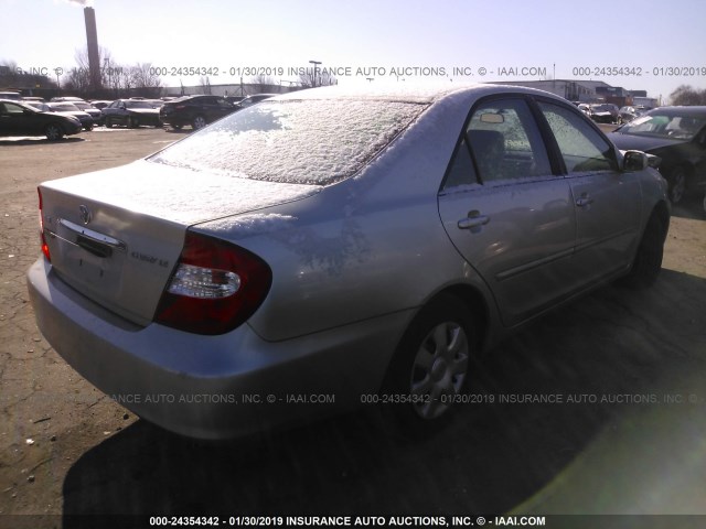 4T1BE32K13U768296 - 2003 TOYOTA CAMRY LE/XLE/SE SILVER photo 4