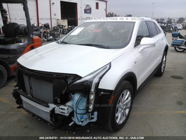 1GYAZAR41KF120650 - 2019 CADILLAC XT4 LUXURY WHITE photo 2