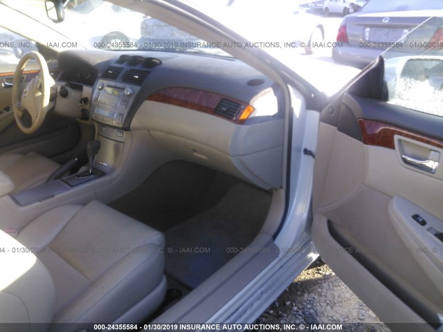 4T1FA38P77U114019 - 2007 TOYOTA CAMRY SOLARA SE/SLE Champagne photo 5