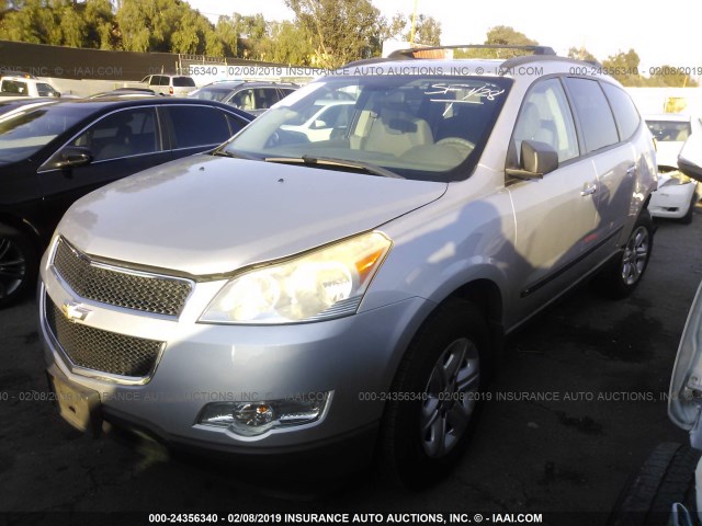 1GNLREED6AS104291 - 2010 CHEVROLET TRAVERSE LS SILVER photo 2