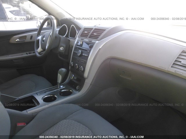 1GNLREED6AS104291 - 2010 CHEVROLET TRAVERSE LS SILVER photo 5