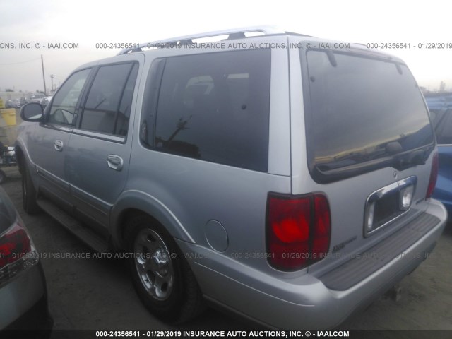 5LMPU28A8XLJ37670 - 1999 LINCOLN NAVIGATOR SILVER photo 3