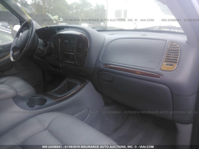 5LMPU28A8XLJ37670 - 1999 LINCOLN NAVIGATOR SILVER photo 5