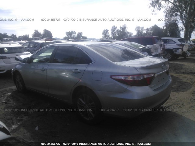 4T1BF1FK2FU498480 - 2015 TOYOTA CAMRY LE/XLE/SE/XSE SILVER photo 3