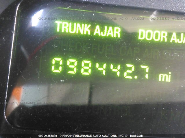 1LNHM81W73Y649949 - 2003 LINCOLN TOWN CAR EXECUTIVE GREEN photo 7