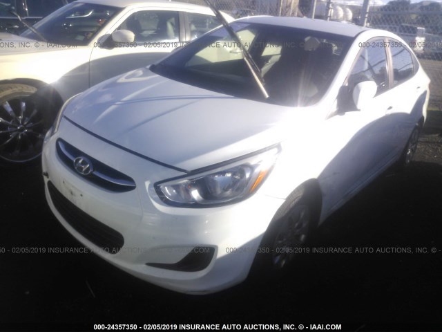 KMHCT4AE3GU946002 - 2016 HYUNDAI ACCENT SE WHITE photo 2