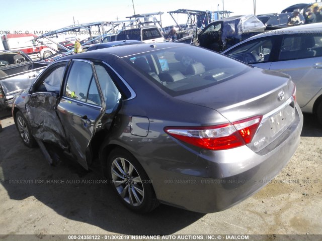 4T1BF1FK6GU605208 - 2016 TOYOTA CAMRY LE/XLE/SE/XSE GRAY photo 3