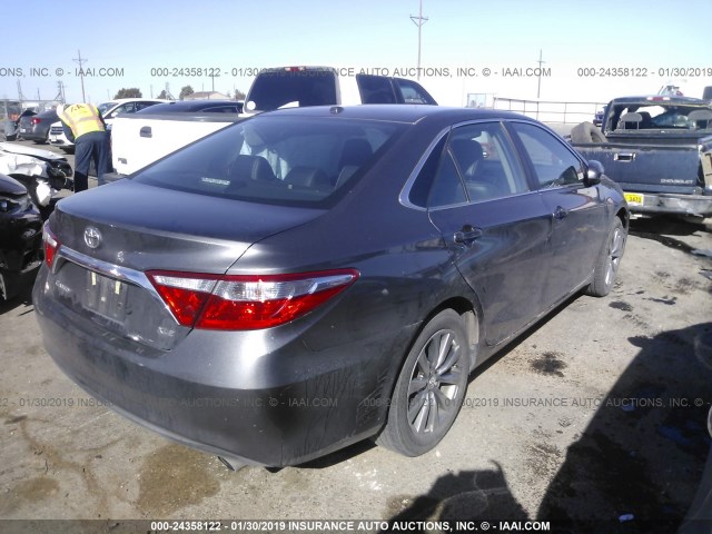 4T1BF1FK6GU605208 - 2016 TOYOTA CAMRY LE/XLE/SE/XSE GRAY photo 4