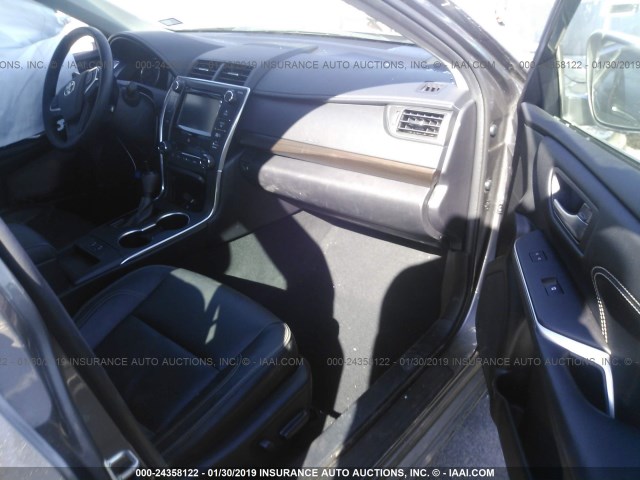 4T1BF1FK6GU605208 - 2016 TOYOTA CAMRY LE/XLE/SE/XSE GRAY photo 5