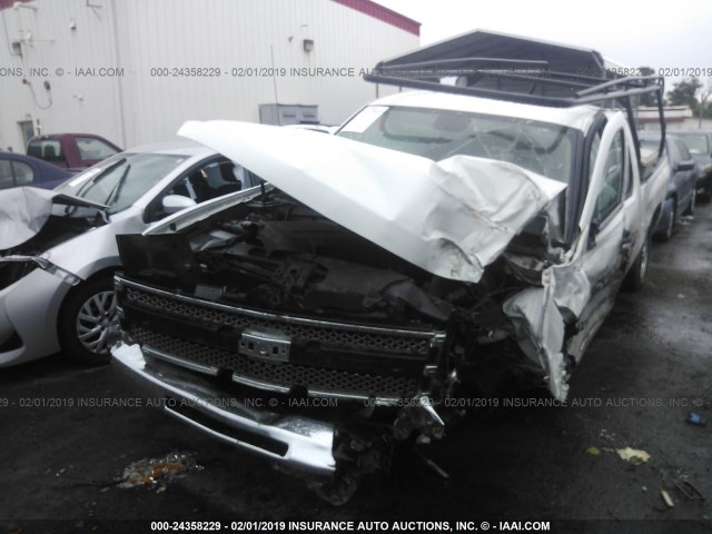 1GCRCPEA3CZ165131 - 2012 CHEVROLET SILVERADO C1500 WHITE photo 2