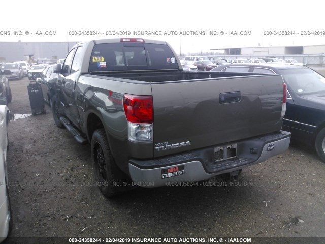 5TFRM5F19DX066990 - 2013 TOYOTA TUNDRA DOUBLE CAB SR5 GRAY photo 3