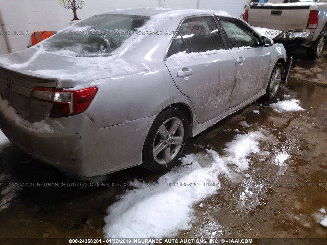4T1BF1FK4DU271479 - 2013 TOYOTA CAMRY L/SE/LE/XLE 银色 照片 4