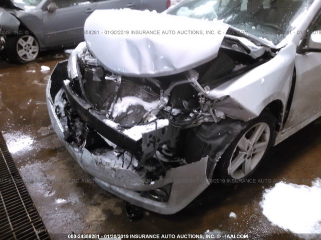 4T1BF1FK4DU271479 - 2013 TOYOTA CAMRY L/SE/LE/XLE 银色 照片 6