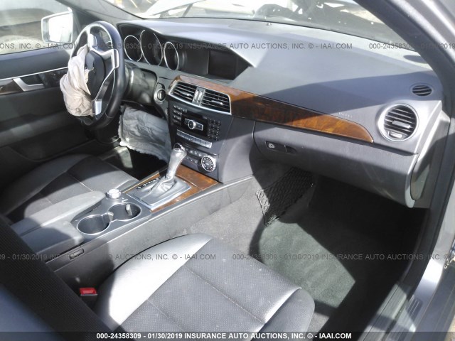 WDDGF4HB5EA945575 - 2014 MERCEDES-BENZ C 250 GRAY photo 5